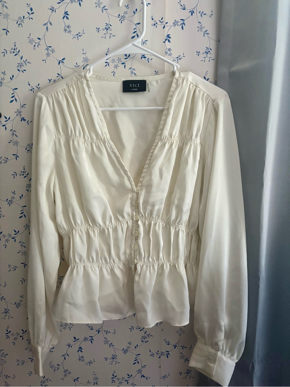 VICI Cream Button‑Front V‑Neck Ruched Waist Blouse